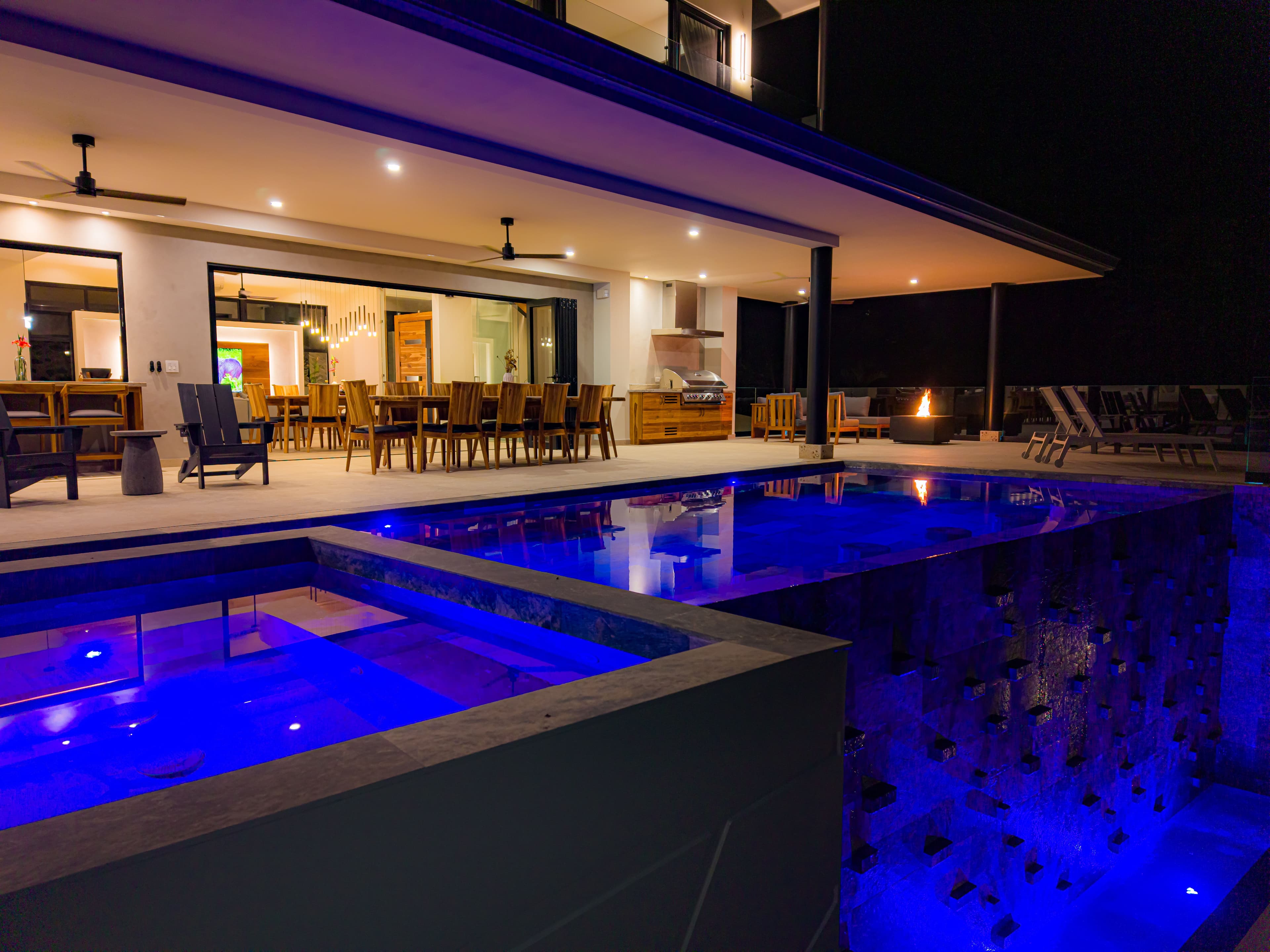Pool & Jacuzzi
